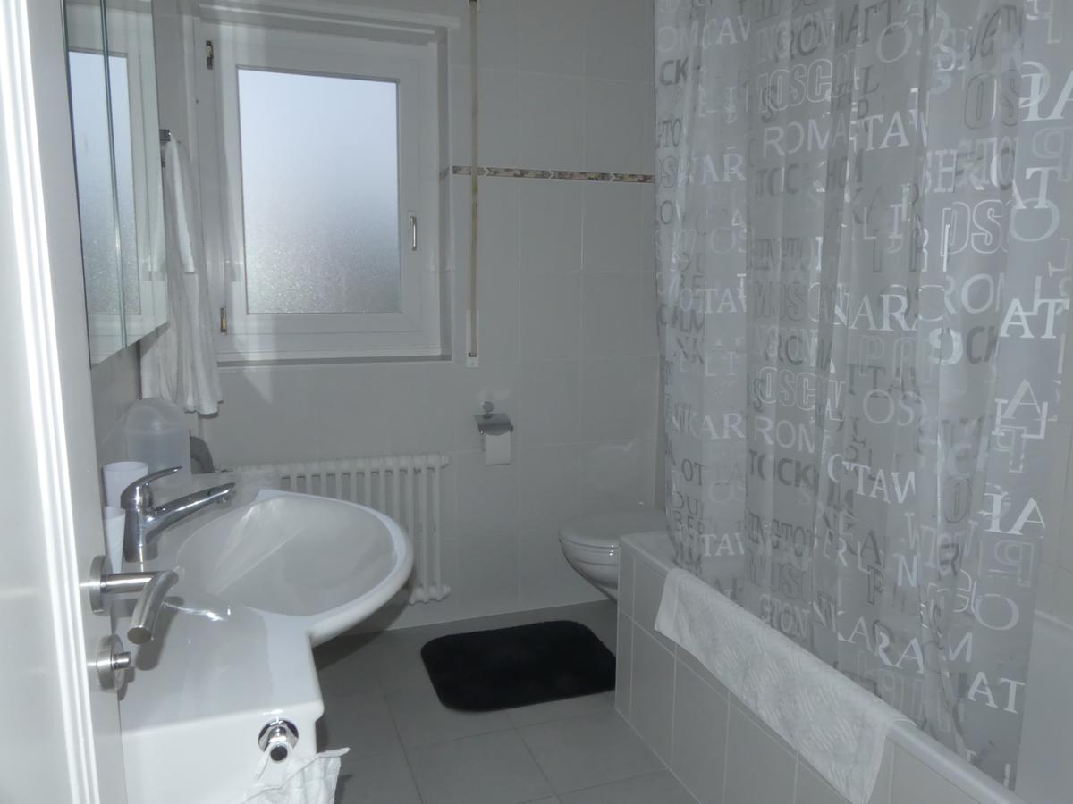 Bed and Breakfast Au Bonheur Des Iris Rolle Esterno foto
