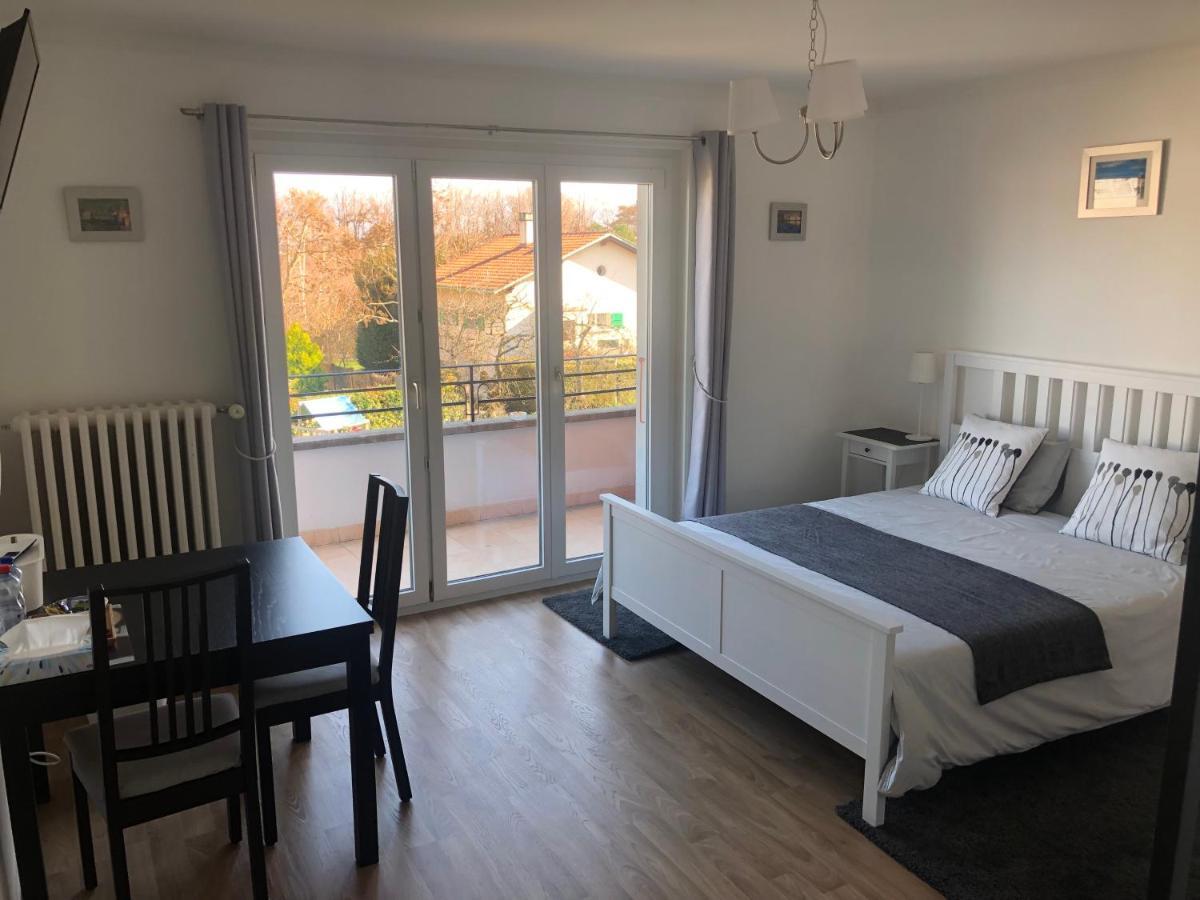 Bed and Breakfast Au Bonheur Des Iris Rolle Esterno foto